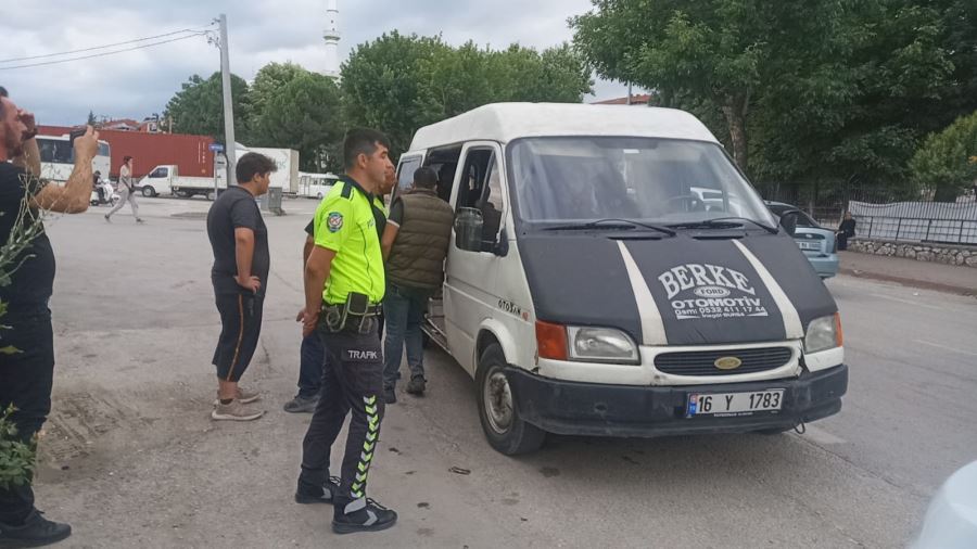 Korsan servis yapan minibüse ceza kesildi 