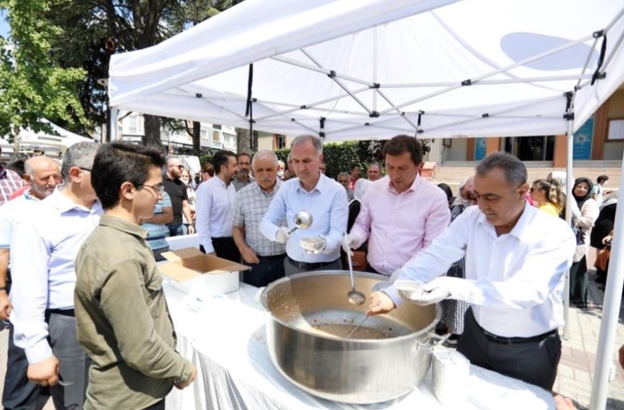 İnegöl Belediyesi Cuma Gününü Aşure İle Tatlandırdı