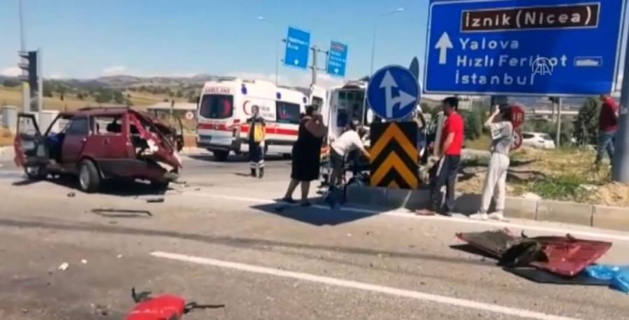 Tırla otomobilin çarpışması sonucu 3 kişi öldü, 1 kişi yaralandı