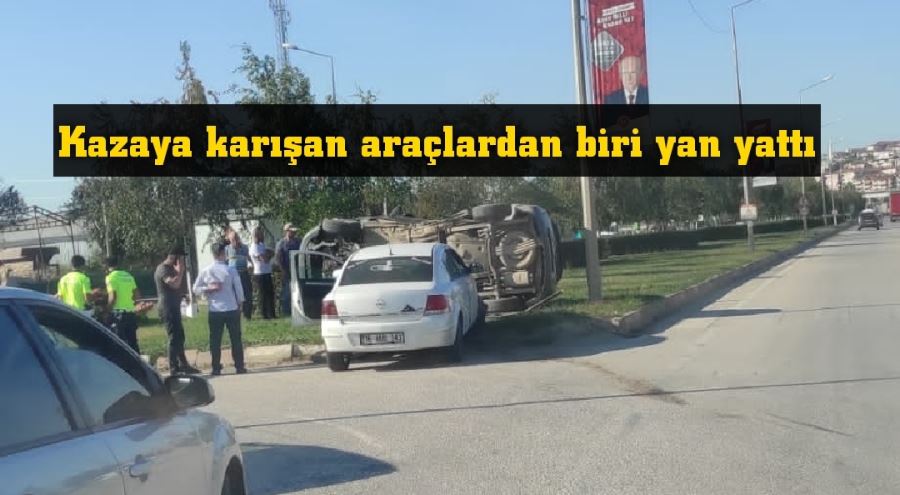 Kazaya karışan araçlardan biri yan yattı