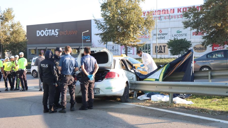 Bariyere çarpan otomobilin sürücüsü hayatını kaybetti 