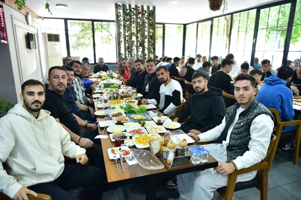 İnegölspor ekibi sabah kahvaltısında bir araya geldi