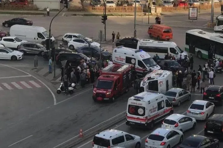 Bursa’da feci kaza! Ambulans devrildi…