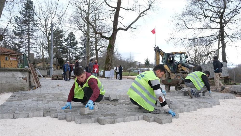 Karahasanlar Mahallesinde Parke Taş Uygulaması Sürüyor