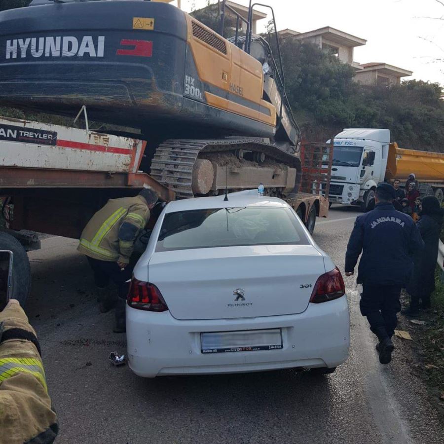 Tırla otomobil çarpıştı 2 kişi yaralandı 