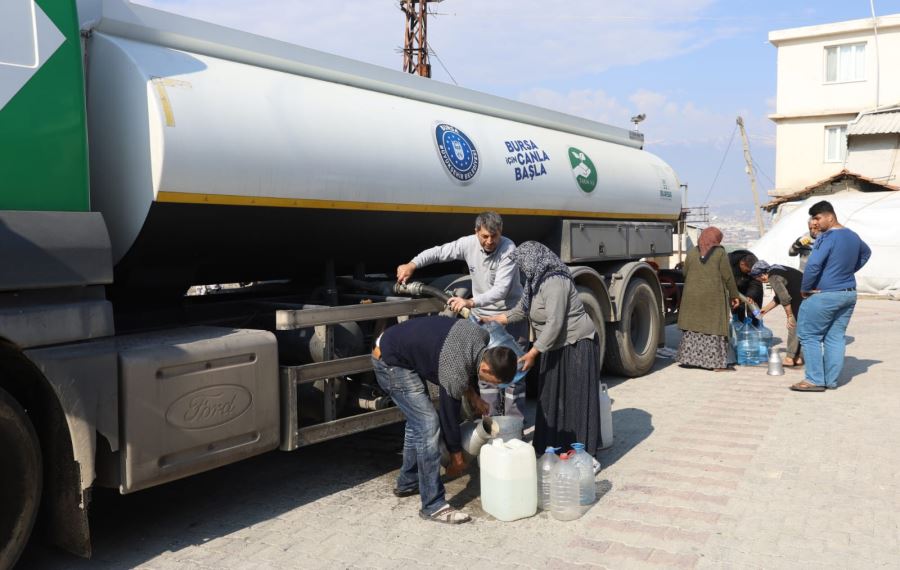 Su tankerleri depremzedeler için sahada