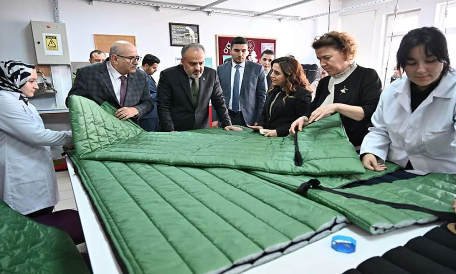 Liseli gençlerden deprem bölgesine anlamlı destek