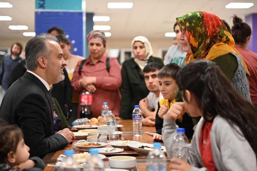 Başkan Aktaş, depremzedelerle iftarda buluştu