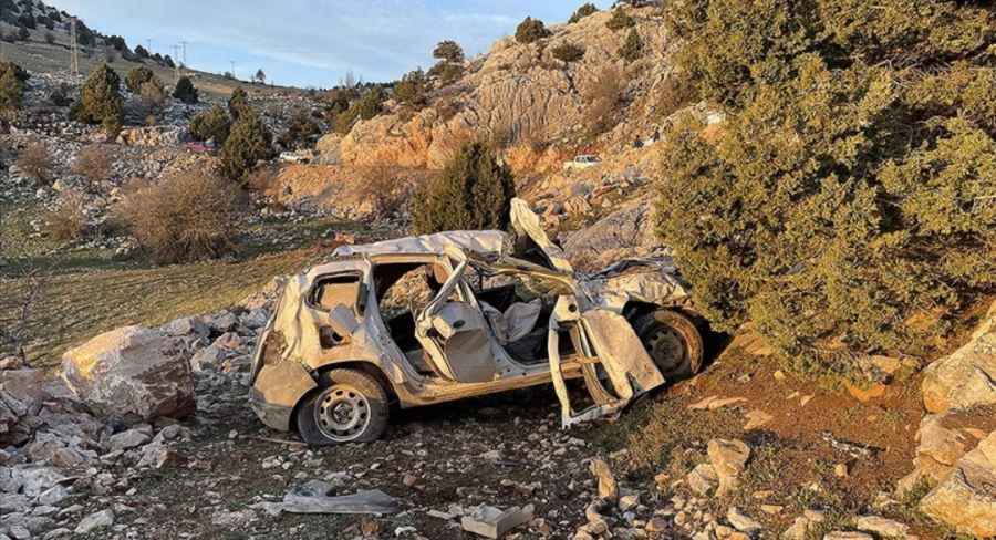 Dağ yolunda takla  atan cipteki 5 kişi hayatını  kaybetti