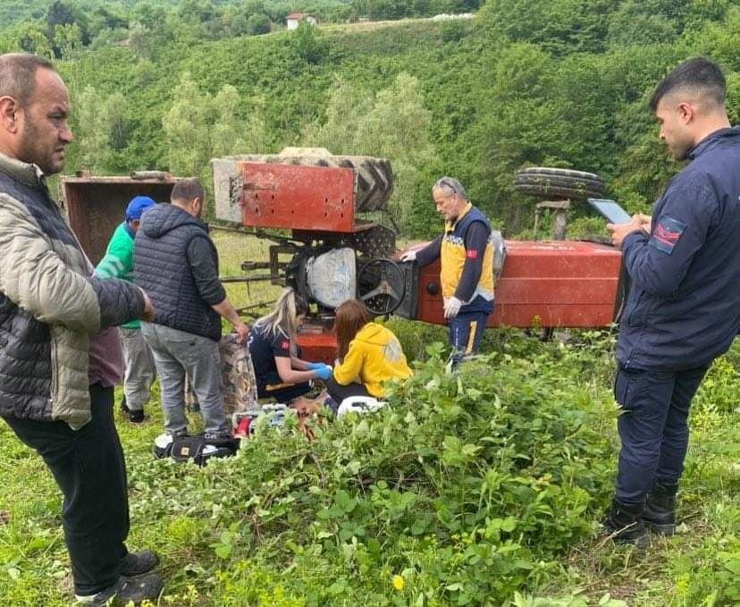 Devrilen traktörün altında kalan kişi hayatını kaybetti