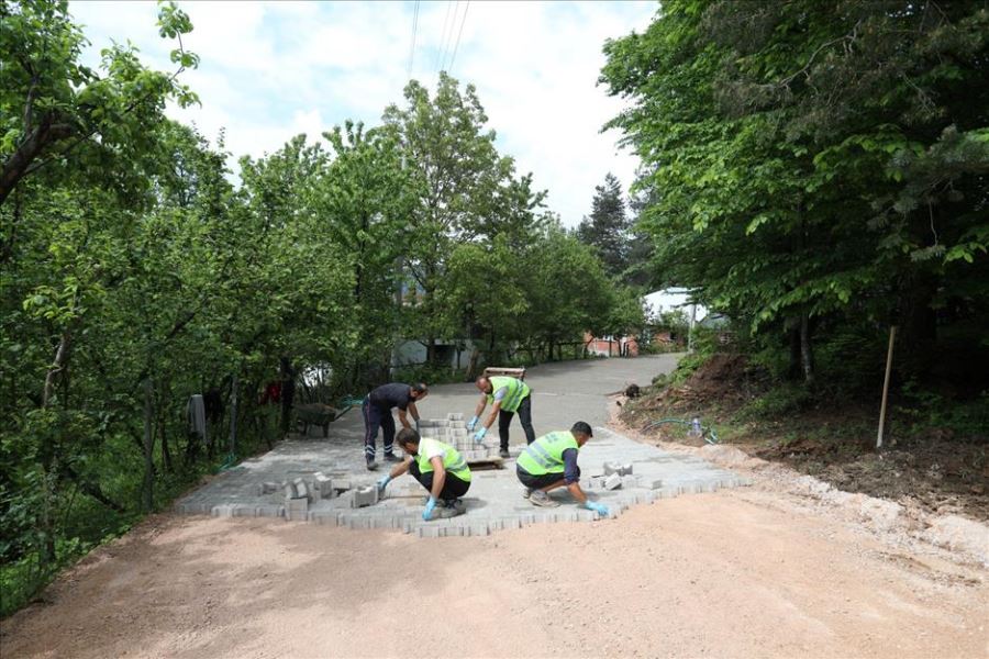 Mezit Mahallesi’nin Yolları Parke Taşla Kaplanıyor