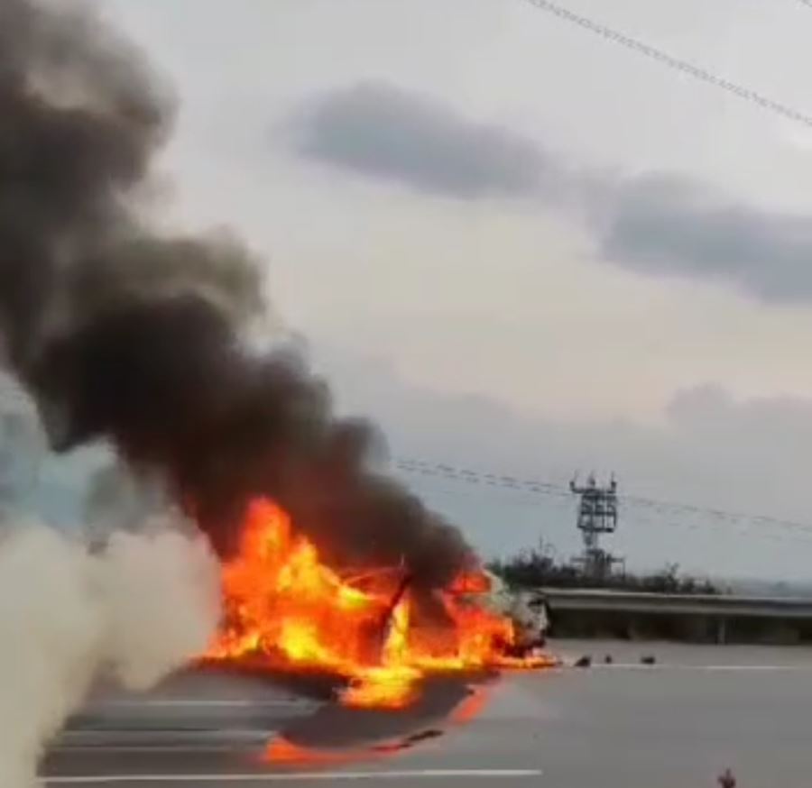 İtfaiye gelene kadar alev topuna döndü