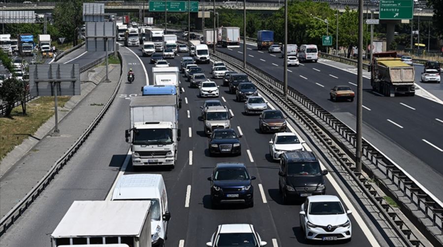 Otoyollarda bayram trafiği başladı