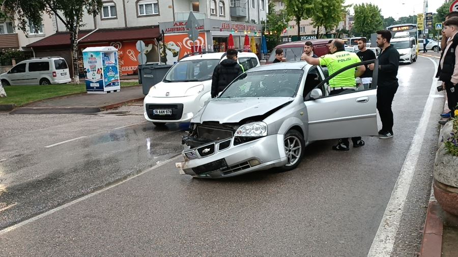 Kazaya karışan sürücü aracı terk edip kaçtı