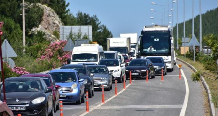 Bayram tatili dönüşü başladı: Yollarda yoğunluk yaşanıyor 