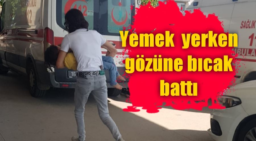 Yemek yerken gözüne bıcak battı