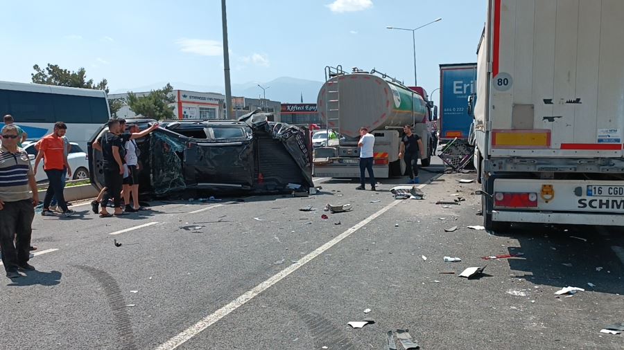 İnegöl’de zincirleme kaza; 5 yaralı