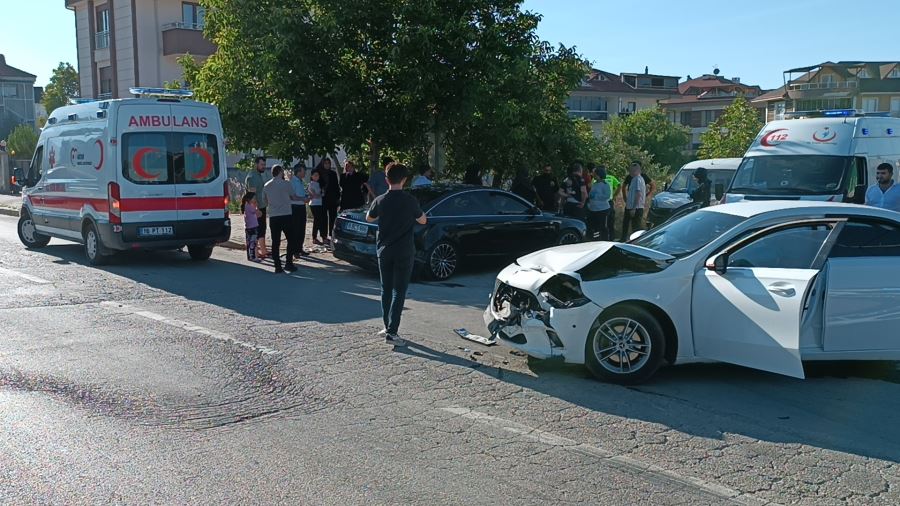 İnegöl Ahmet Türkel Çevre Yolu’nda kaza 1 kişi yarandı 