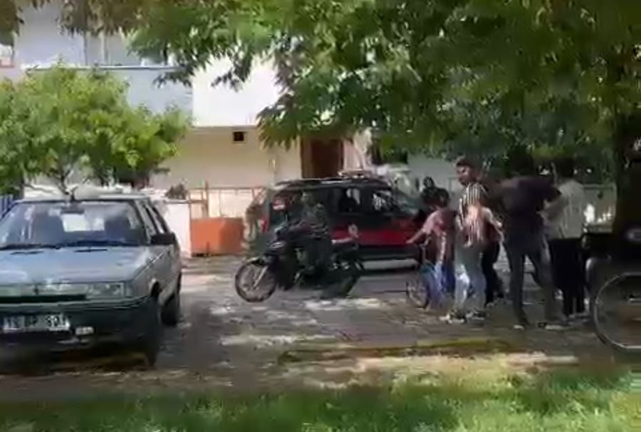 İnegöllü vatandaş hırsızları yakalayıp polise teslim etti