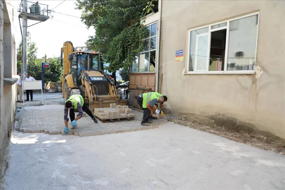 Kırsal Mahallelerde Sokaklar Parke Taşla Kaplanıyor