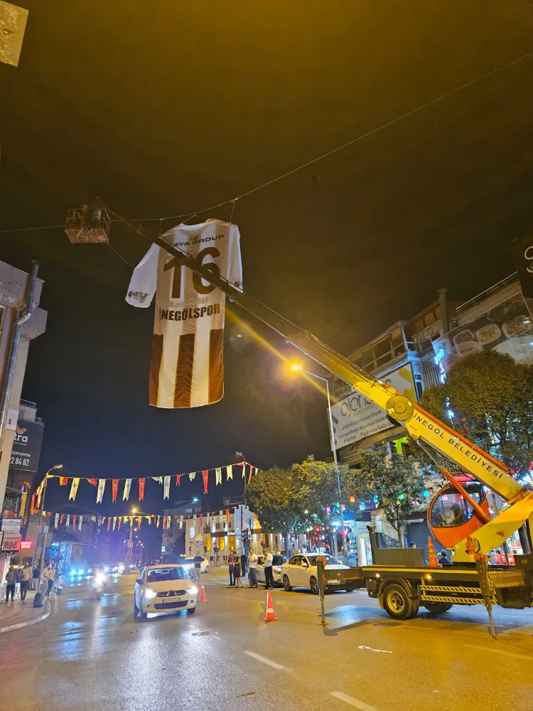 İnegöl formasını meydana astı 