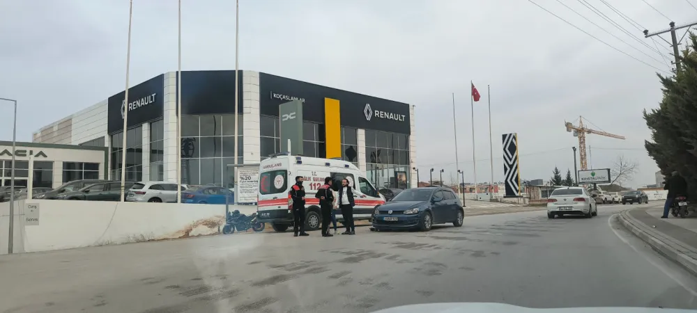 Rögar kapağına çarpmamak için manevra yapan motosiklet sürücüsü yaralandı 