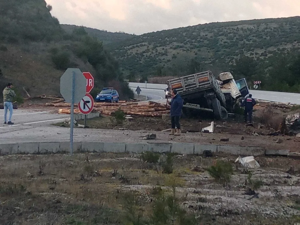 Freni arızalanan tırdan atlayan sürücü öldü