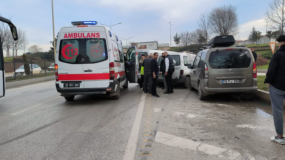 İnegöl’de makas atma faciası! 4 araç birbirine girdi