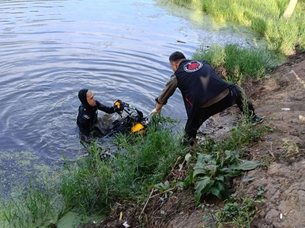 Serinlemek için çaya giren bir kişi boğuldu