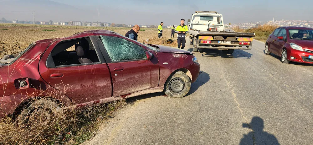 İnegöl’de Beton Yolda Tek Taraflı Kaza: 20 Yaşındaki Sürücü Hastaneye Kaldırıldı