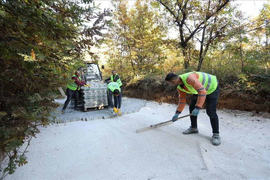 Bahariye Mahallesinde Yollar Parke Taşla Kaplanıyor