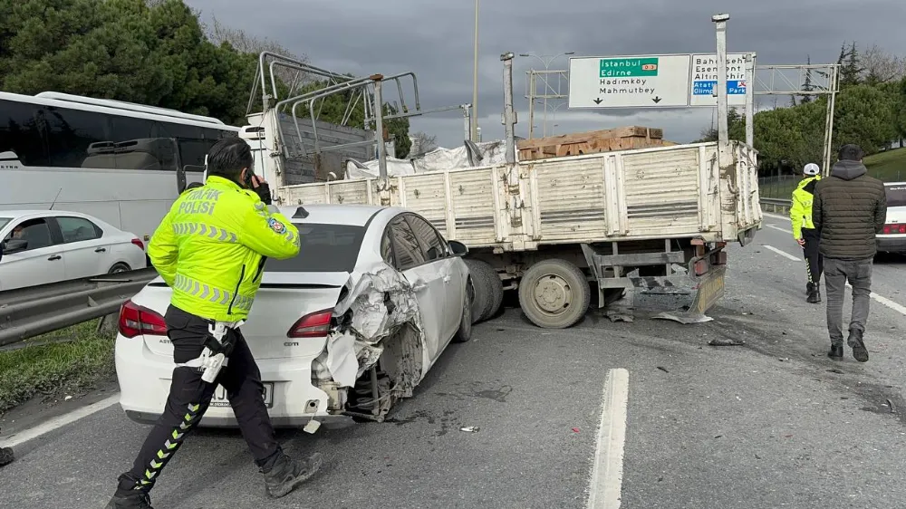 Zincirleme trafik kazasında 4