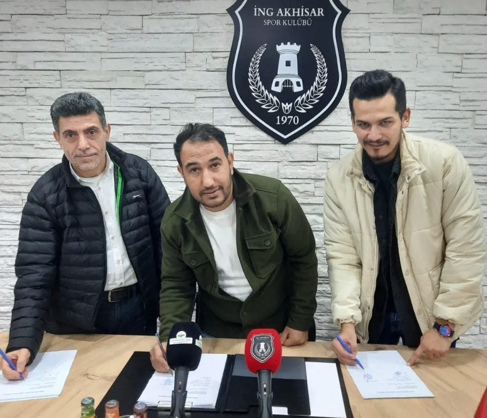 Akhisar Spor, teknik ekip ile yollarını ayırdı