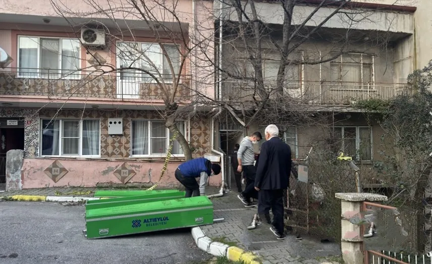 Anne ile oğlu evde ölü bulundu