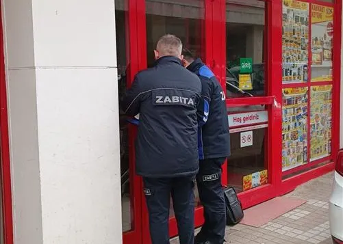 Zabıta Ekipleri 2 Zincir Marketi Mühürledi