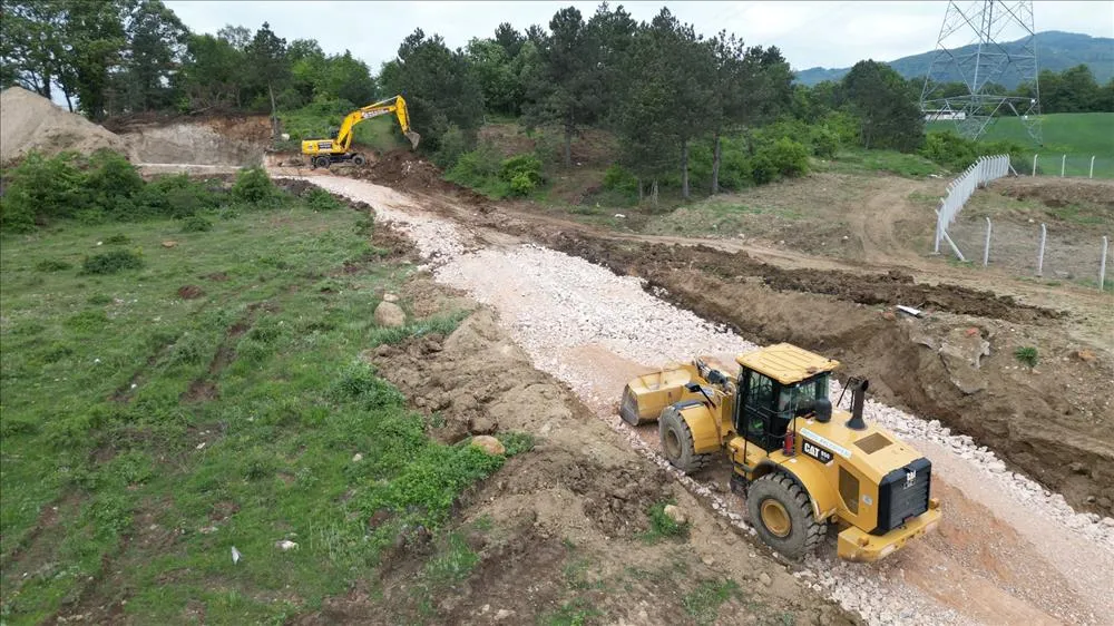 Yeniceköy Mahallesinde Yeni Yollar Açılıyor