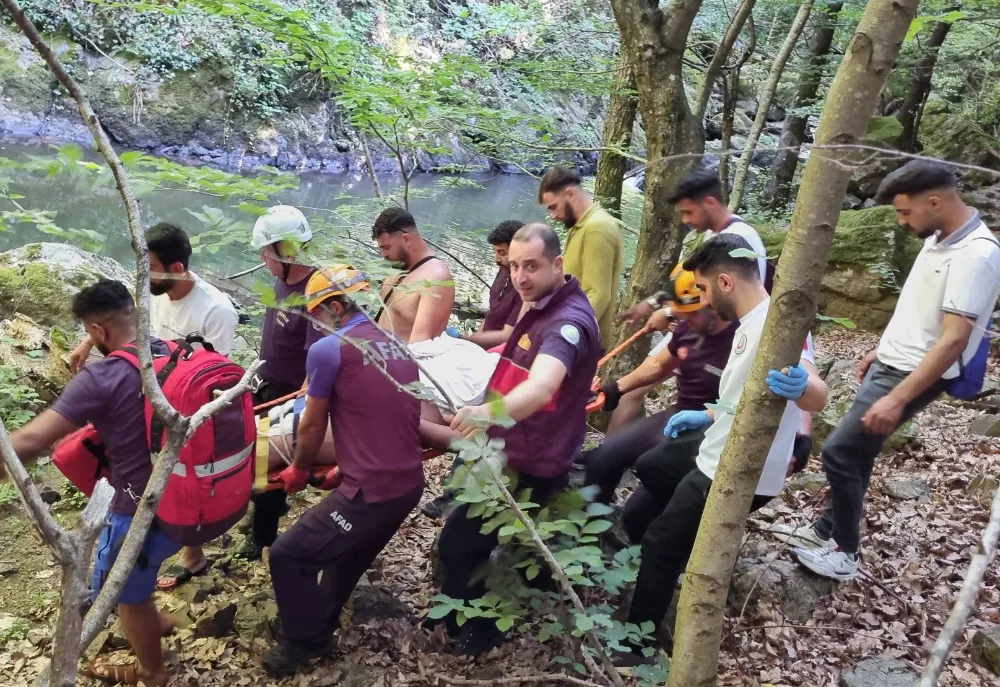 Şelaleden düşerek yaralanan kişi kurtarıldı