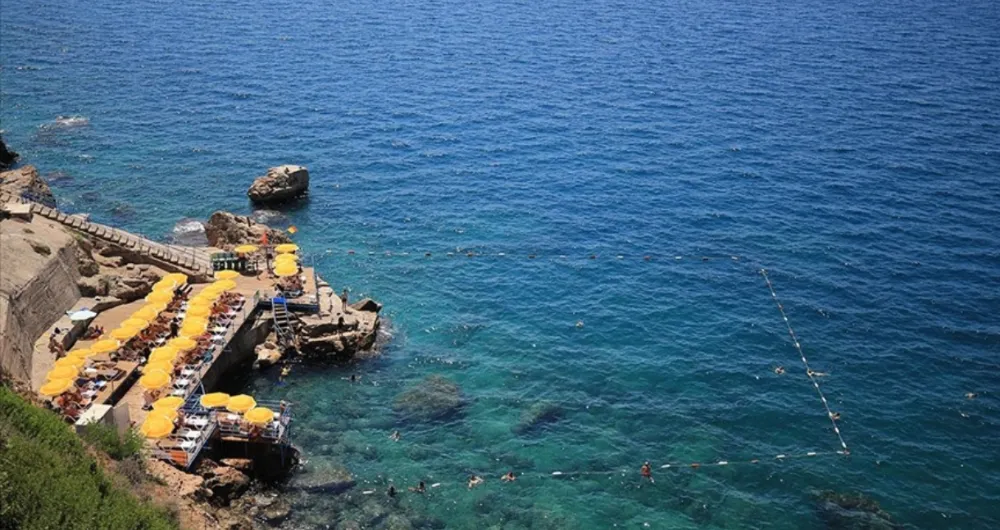 Antalya sahillerinde sıcak hava yoğunluğu