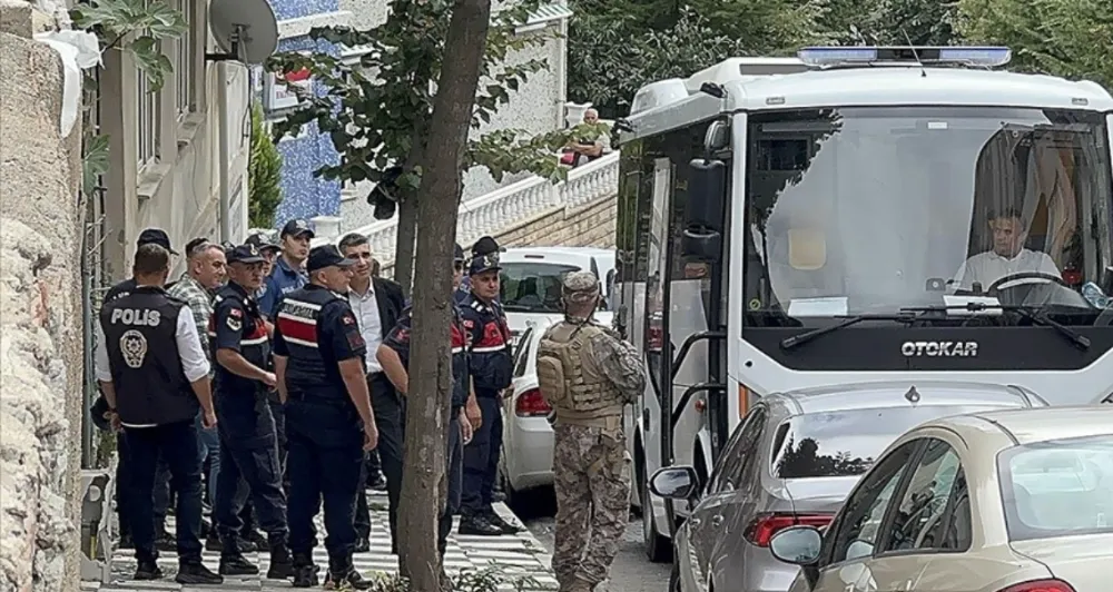 Bebeğe cinsel  istismar suçundan tutuklu  zanlılar yer gösterme için olay  yerine getirildi