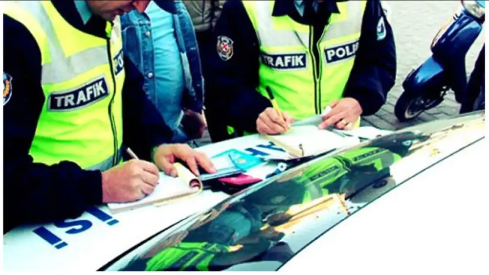 Yeni trafik cezaları açıklandı: Drift yapan, telefonla konuşan yandı!