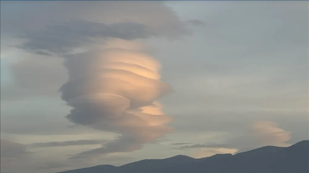 Bursa semalarında mercek  bulutu görüldü