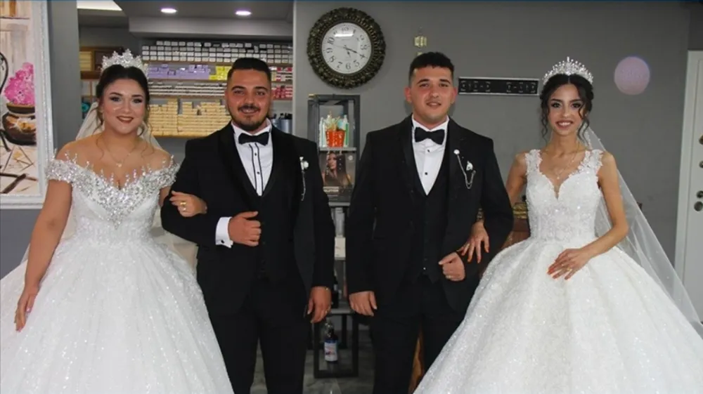 İki kardeş babaları ve amcaları gibi aynı gün evlendi