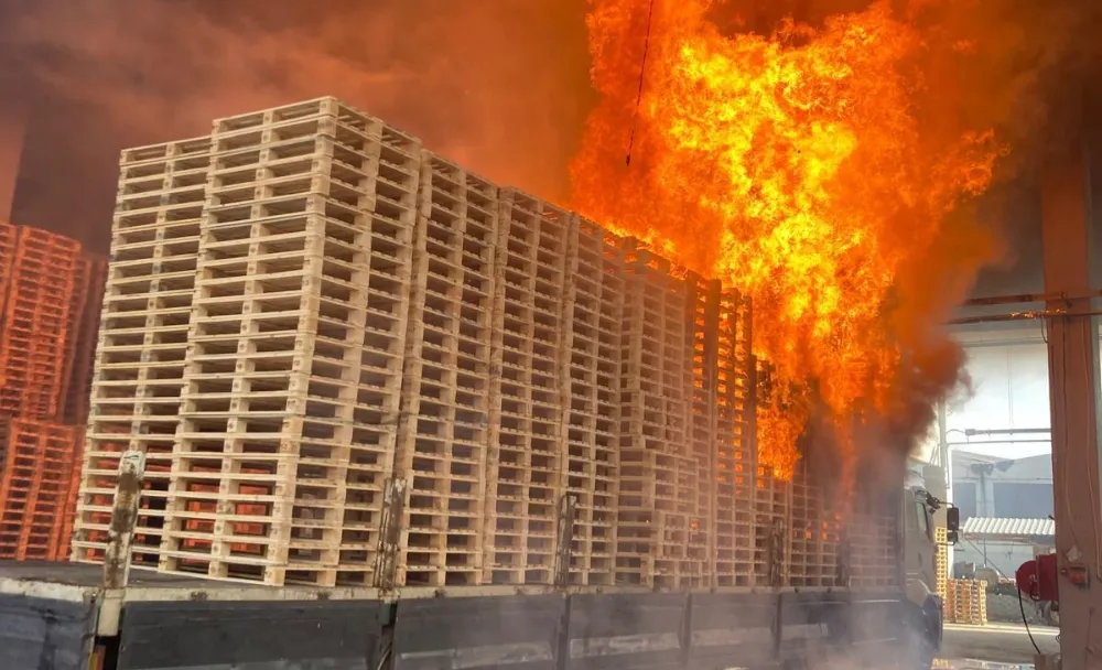 İnegöl OSB’deki fabrika yangını itfaiye ekiplerince söndürüldü