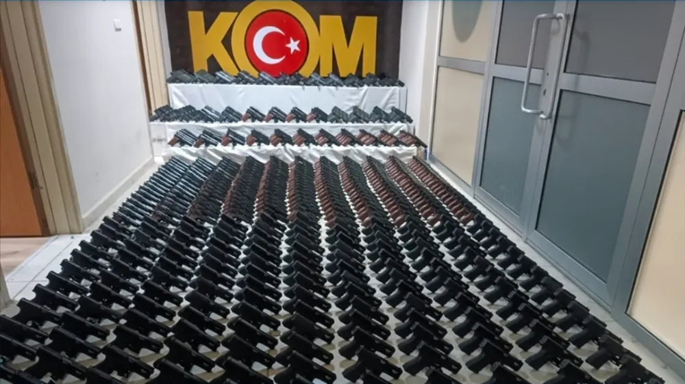 Silah kaçakçılığı yapan şebeke, 11 aylık çalışmayla çökertilmiş