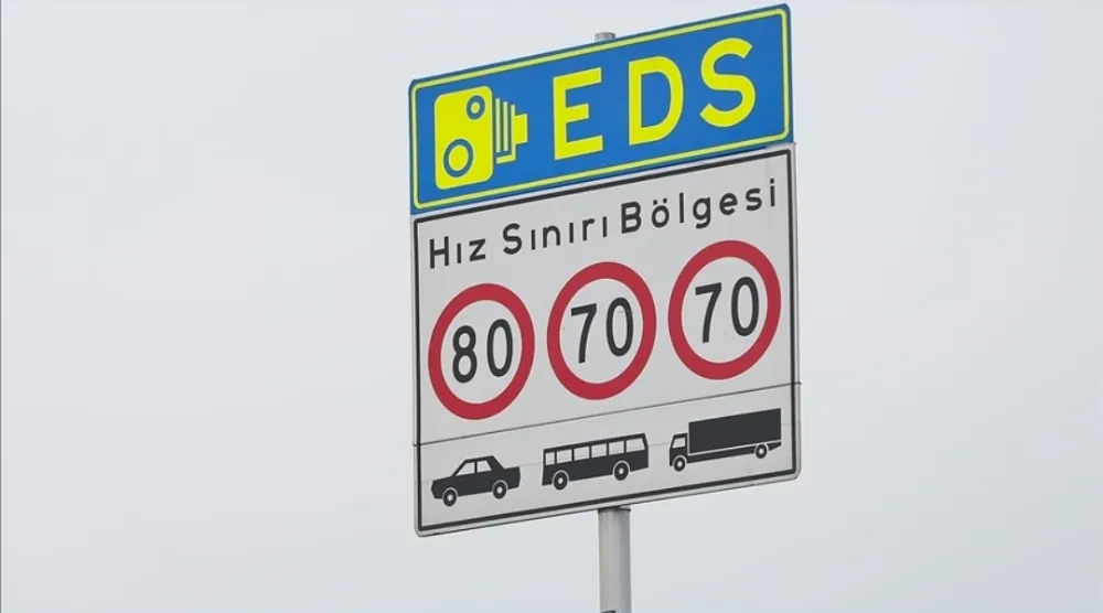 Kara yollarındaki sadeleştirme  kapsamında yaklaşık 33 bin hız  levhası kaldırıldı