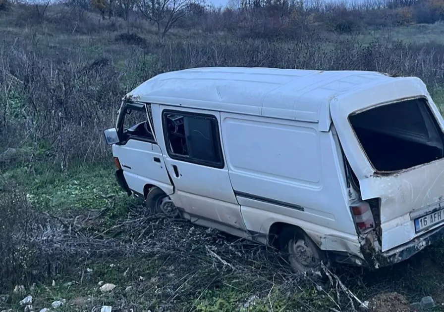 İnegöl’de Minibüs Devrildi: Eski Muhtar Ağır Yaralandı