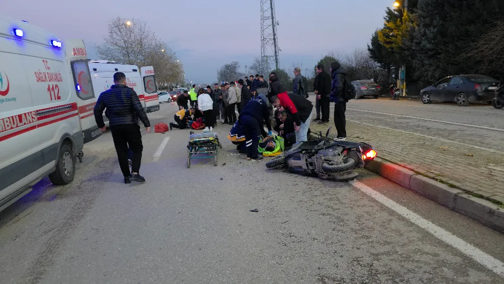 Bursa’nın İnegöl ilçesinde motosiklet yayaya çarptı: 2 ağır yaralı