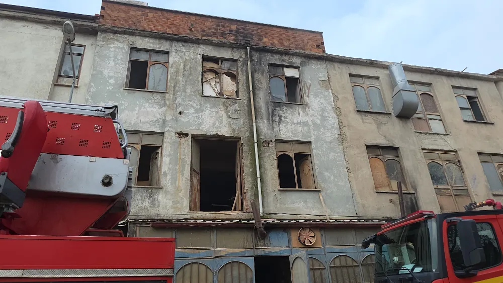 İnegöl’de mobilya imalathanesinde yangın paniği