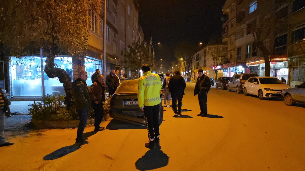 İnegöl’de motosiklet otomobile çarptı: 1 yaralı