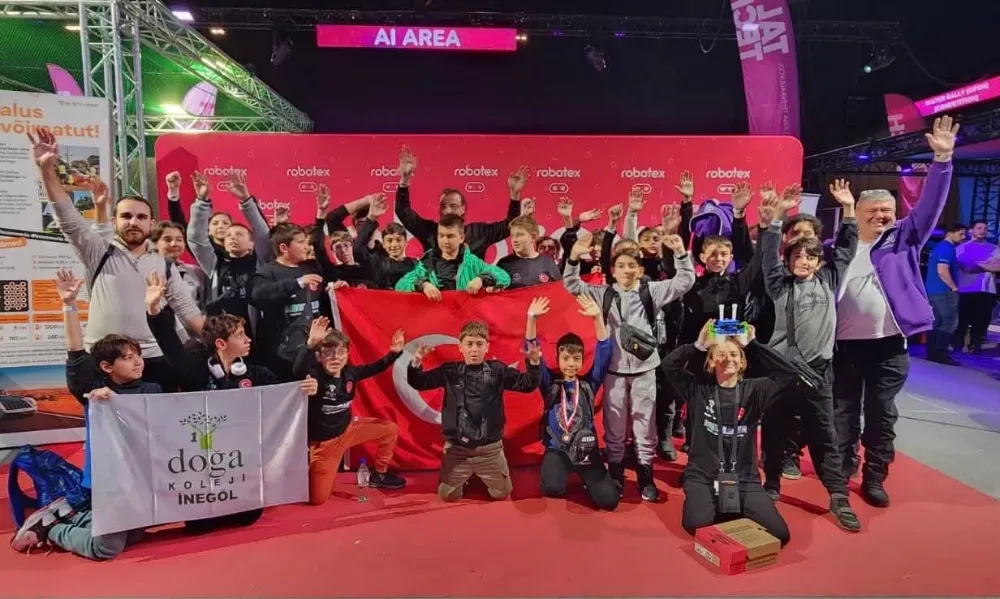 İnegöl’de Öğrencilerden Robotex International’da Büyük Başarı
